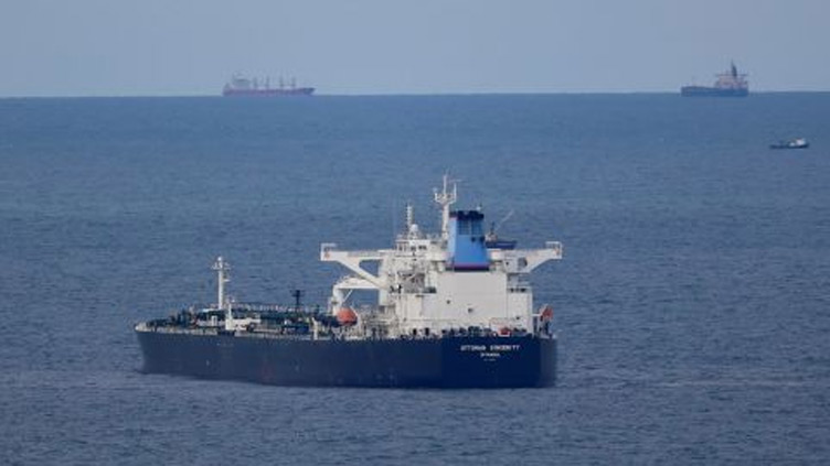 Turkiye oil tanker logjam snarls Russia oil sanctions