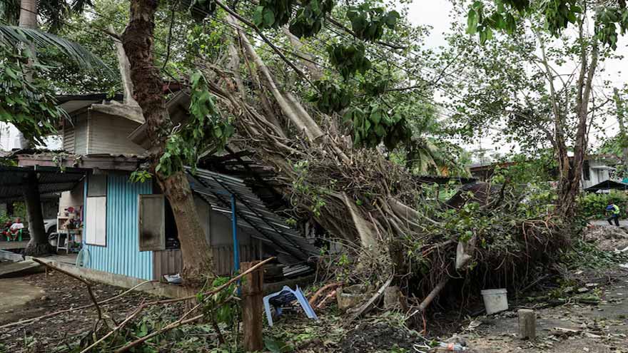 Thai PM orders urgent relief as floods hit 16 provinces, killing 12