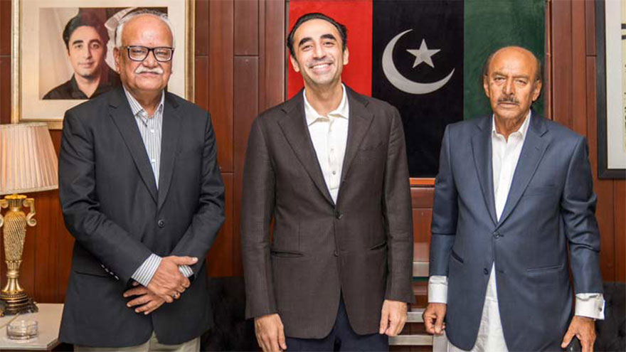 Bilawal discusses political situation with party leaders